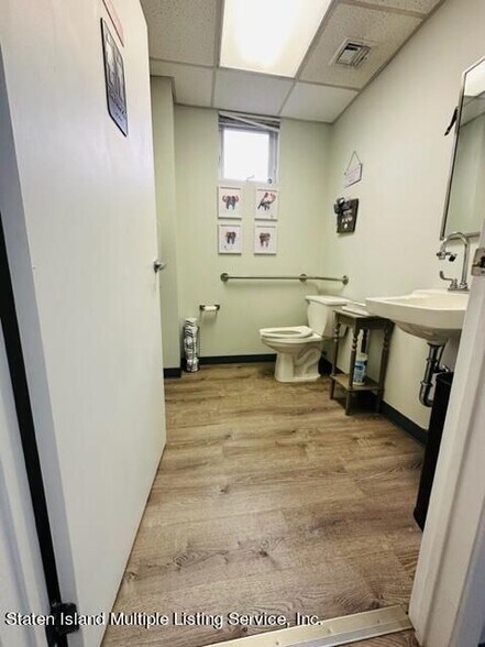 More Photos Of 15 1st St, Staten Island Office For Sale