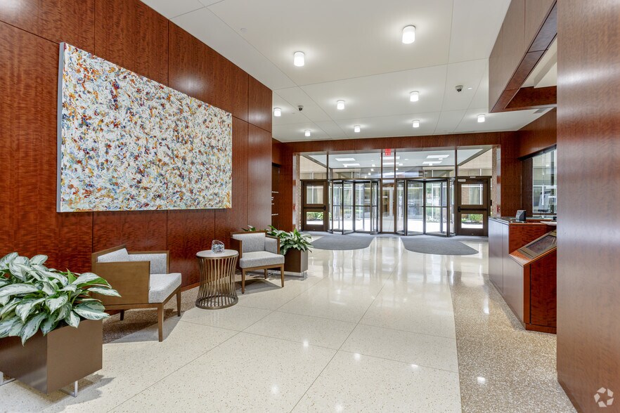 More Photos Of 4900 Main St, Kansas City Office For Lease