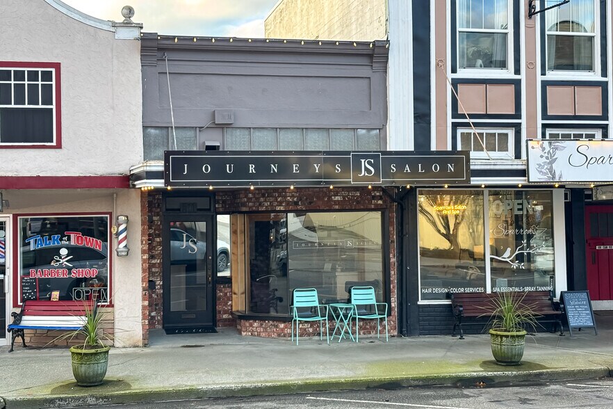 More Photos Of 511 Front St, Lynden General Retail For Sale