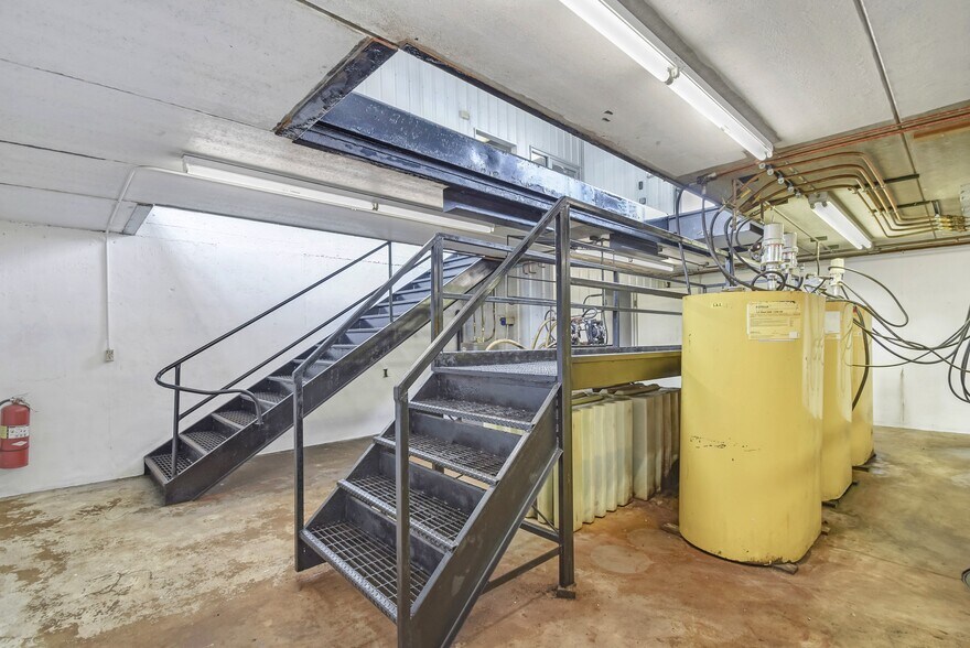 More Photos Of 615 County Road R, Denmark Auto Repair For Sale