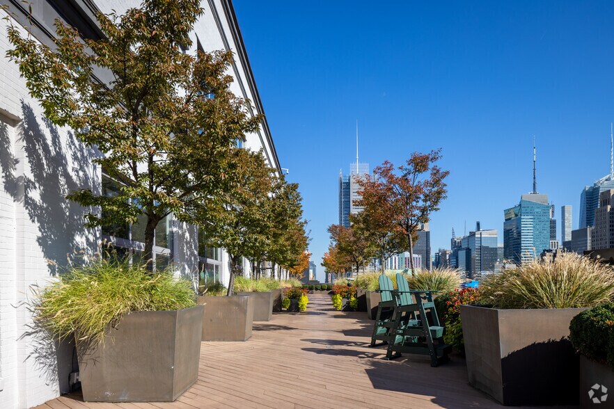 More Photos Of 5 Penn Plaza, New York Office For Sale