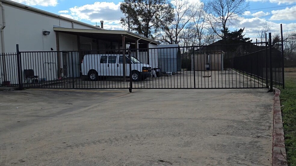 More Photos Of 6602 W Fuqua Dr, Missouri City General Retail For Sale