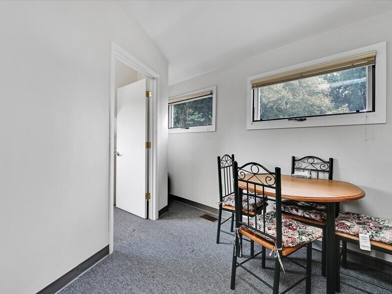 More Photos Of 120 Commons Ct, Chadds Ford Office For Lease