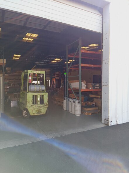 More Photos Of 4608 District Blvd, Bakersfield Warehouse For Sale