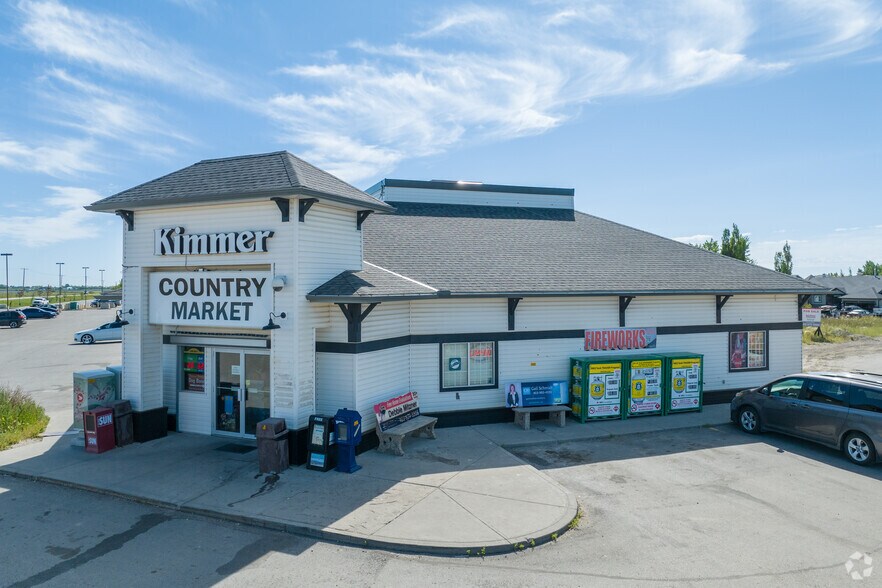 More Photos Of 708 Centre St, Rocky View No 44 Storefront For Lease