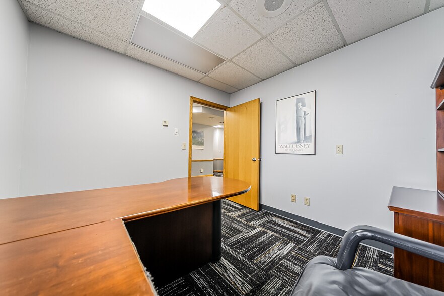 More Photos Of 4259 Lake Rd, Lorain Office For Sale
