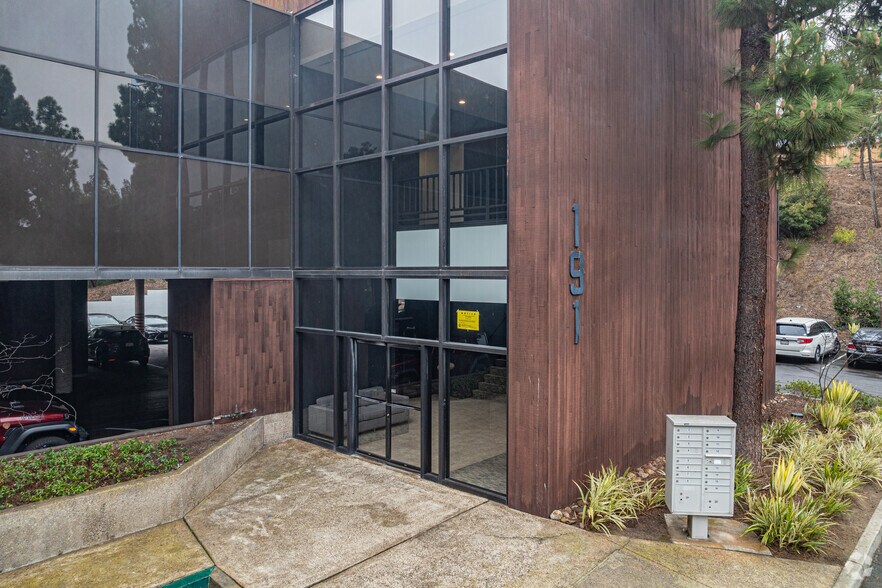 More Photos Of 191 Calle Magdalena, Encinitas Office For Lease