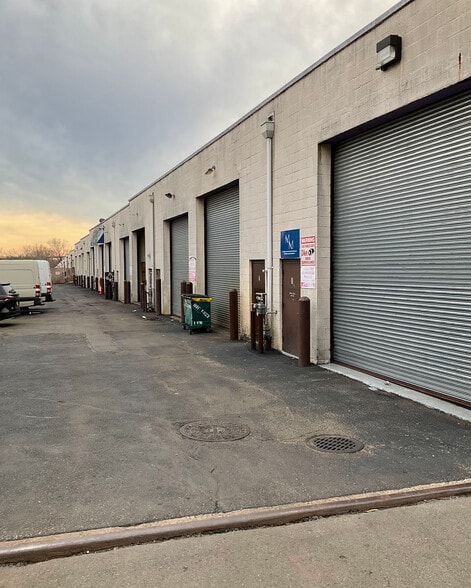 More Photos Of 680 Sharrotts Rd, Staten Island Warehouse For Lease