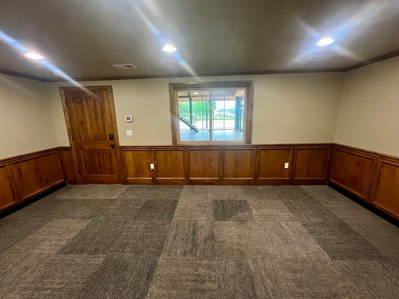 More Photos Of 12007 NE 23rd St, Choctaw Showroom For Sale