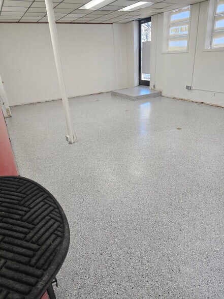 More Photos Of 1915 SW 6th Ave, Portland Storefront For Lease