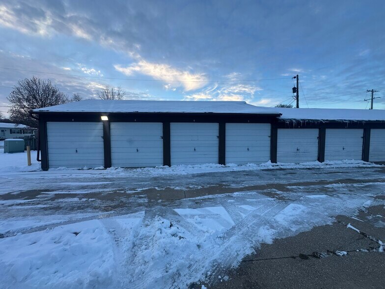 More Photos Of 7800 10th St W, Rock Island Specialty For Sale