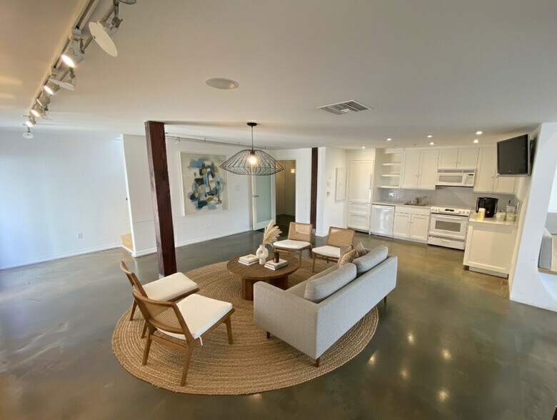 More Photos Of 608-610 Main St, Venice Loft Creative Space For Sale