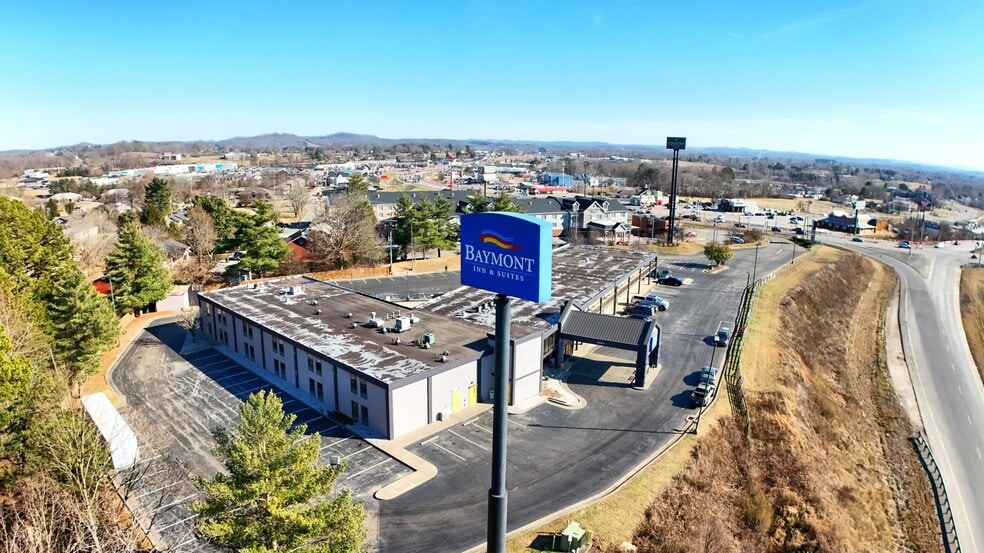 More Photos Of 2075 Highway 192 W, London Hotel For Sale