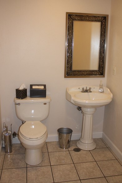 More Photos Of 4917 Maryville Rd, Granite City Office For Sale