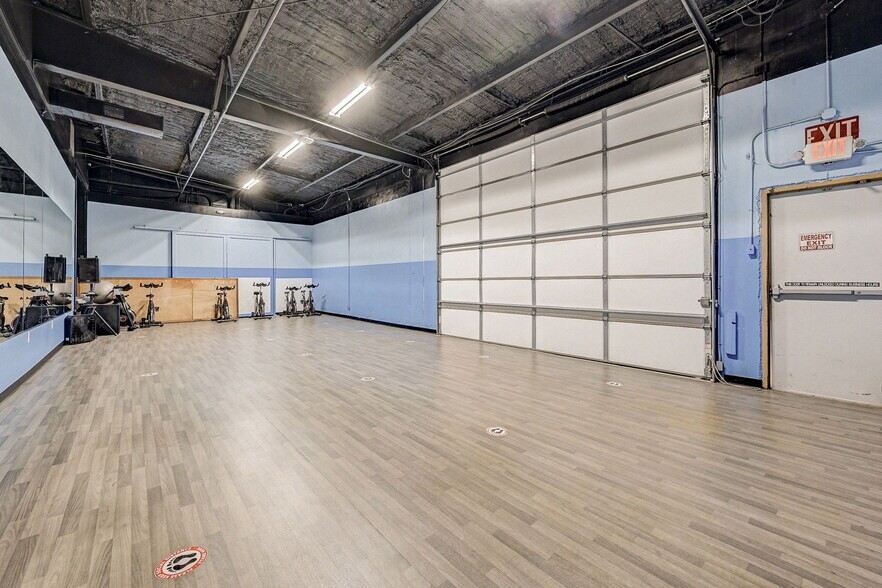 More Photos Of 7510 Lawndale St, Houston Warehouse For Sale
