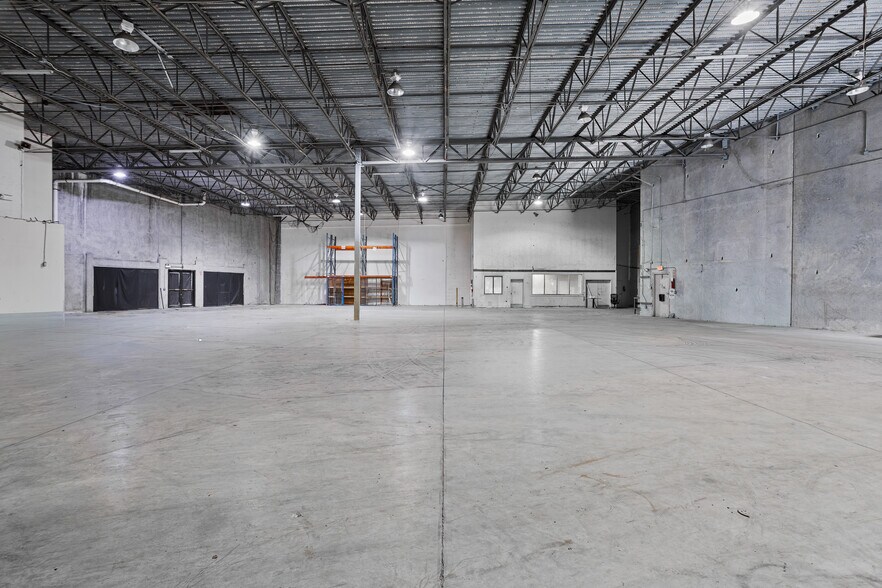 More Photos Of 10300-10380 NW 53rd St, Sunrise Distribution For Lease