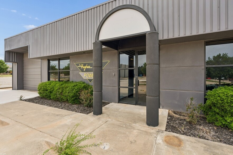 More Photos Of 7925 N Wilshire Ct, Oklahoma City Manufacturing For Sale