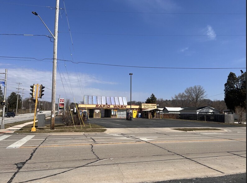 Primary Photo Of 4110-4118 Broadway St, Manitowoc Carwash For Sale