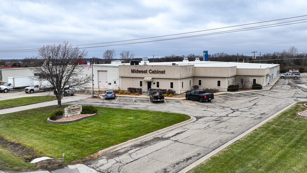 More Photos Of 1674 N Industrial Ave, Ottawa Manufacturing For Sale