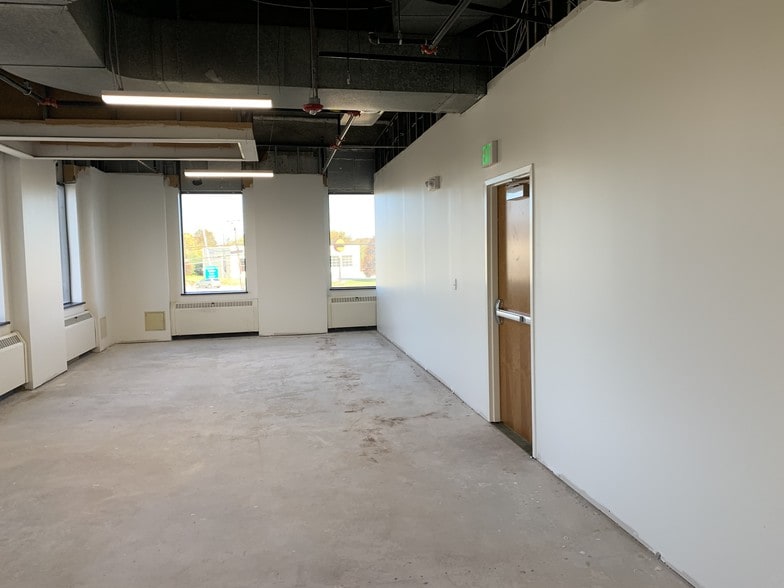 More Photos Of 4 Plaza Way, Fairhaven Bank For Lease