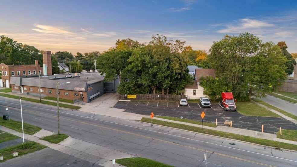 More Photos Of 223 Fearing Blvd, Toledo Freestanding For Sale