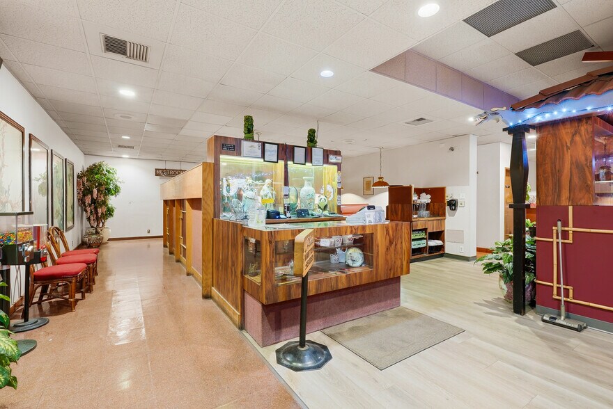 More Photos Of 9 S 1st St, Yakima Restaurant For Sale