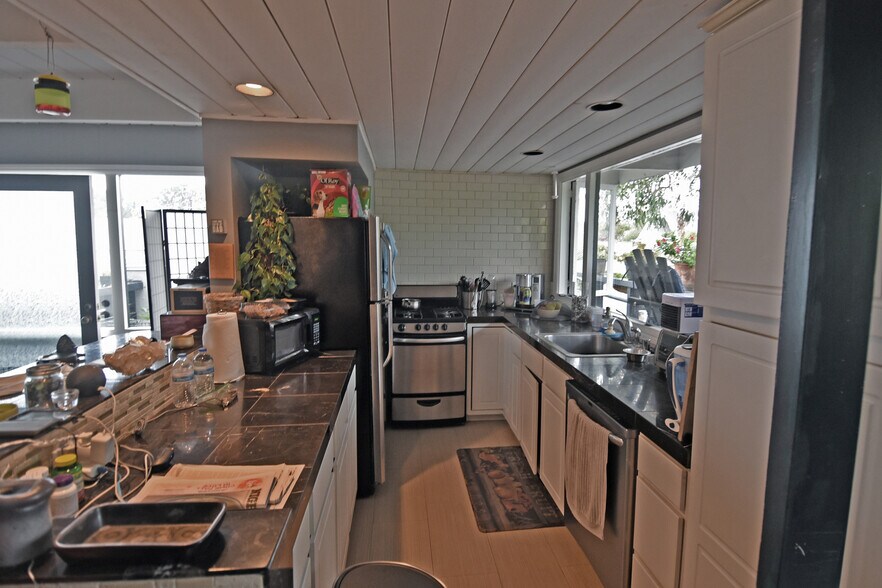 More Photos Of 1226-1230 Camino del Mar, Del Mar Storefront Retail Residential For Lease