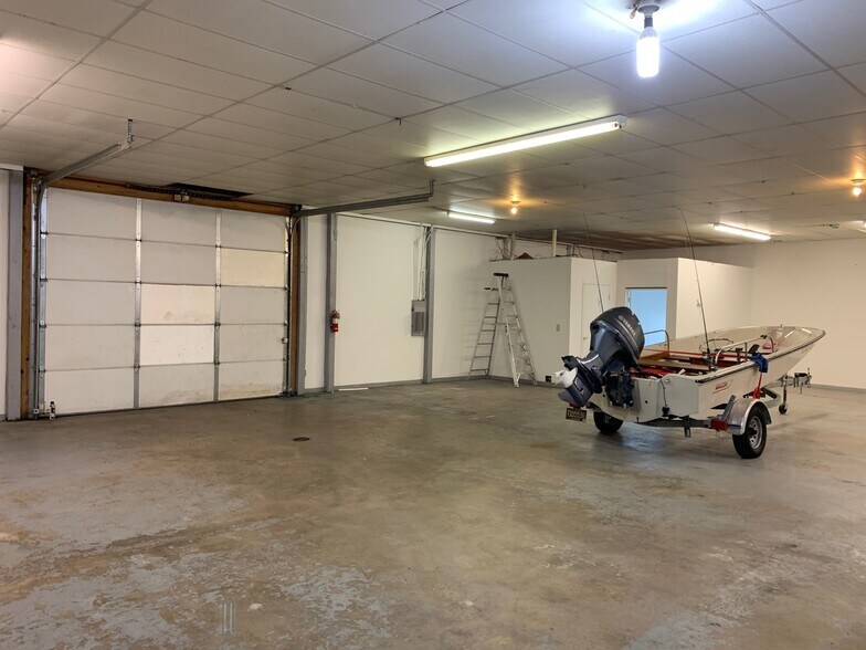 More Photos Of 570 Copper Dr, Newport Industrial For Lease