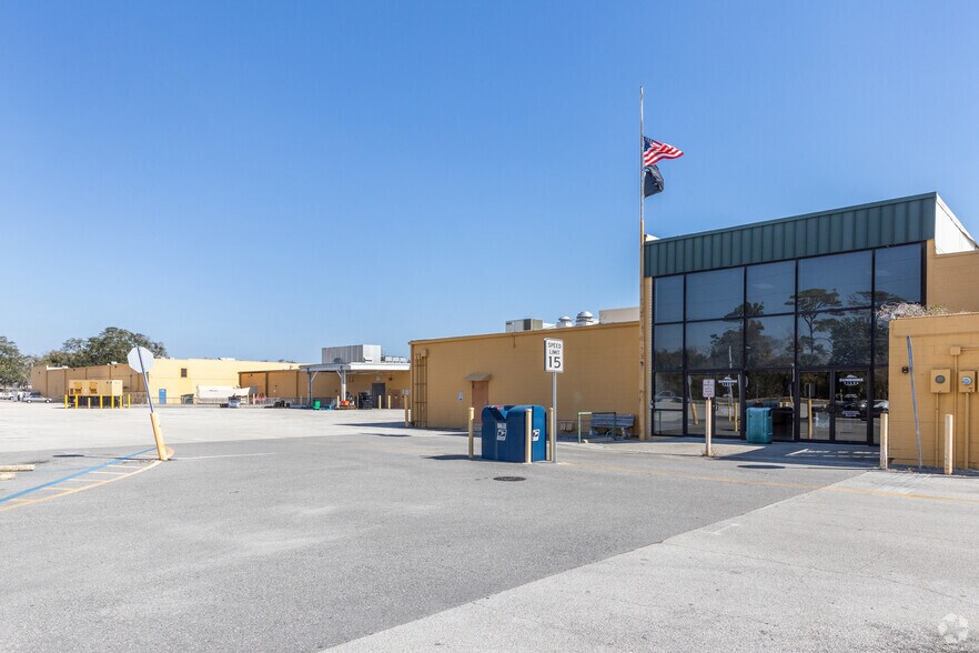 More Photos Of 2400 S Ridgewood Ave, South Daytona Unknown For Lease