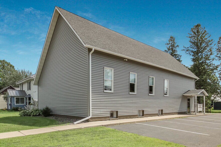 More Photos Of 104 E Barker St, Rice Lake Flex For Sale