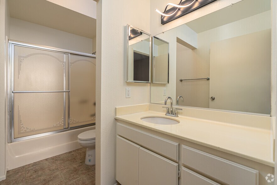 More Photos Of 10621 Valley Spring Ln, North Hollywood Apartments For Sale