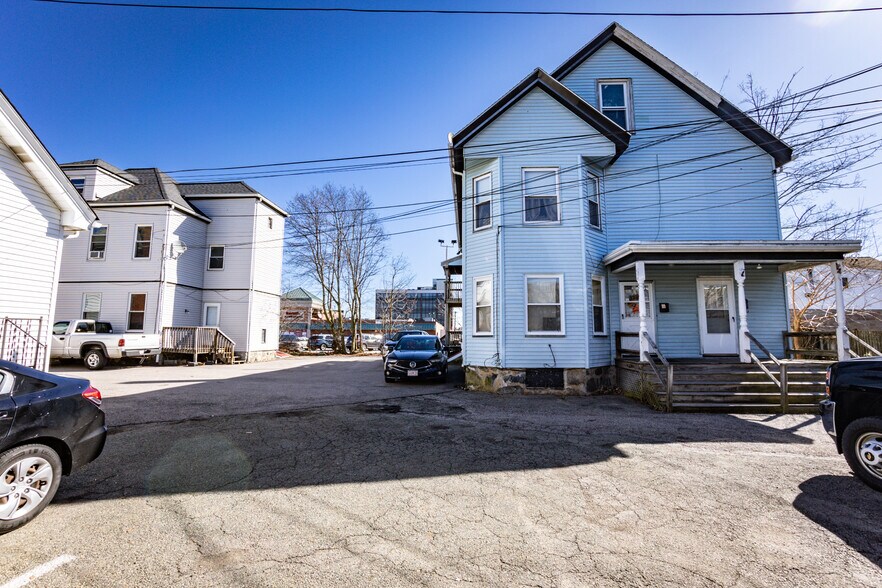 More Photos Of 916R Main St, Waltham Storefront Retail Residential For Sale