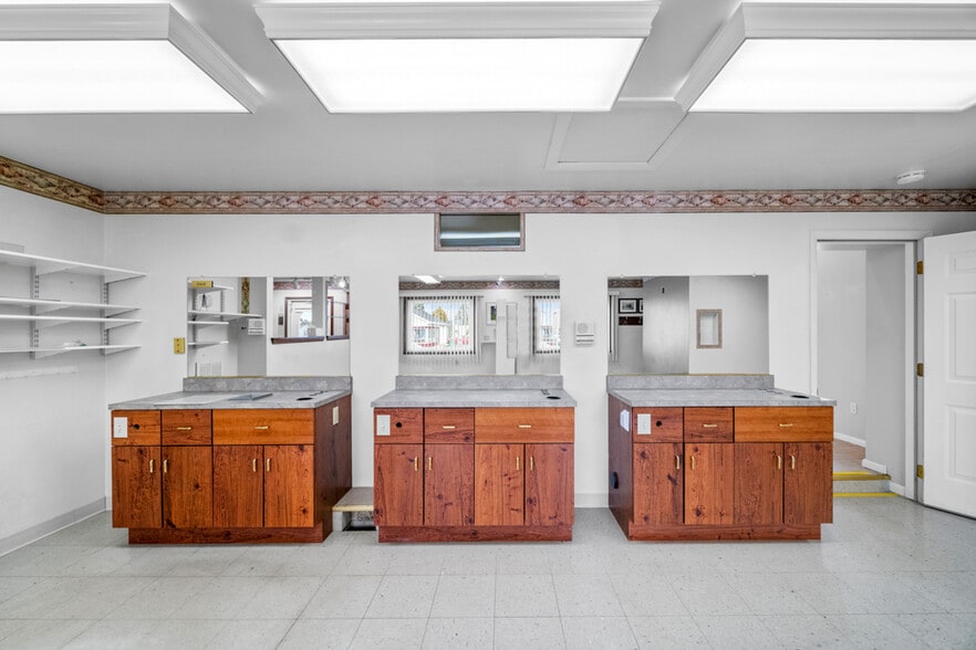 More Photos Of 3567 W 26th St, Erie Freestanding For Sale