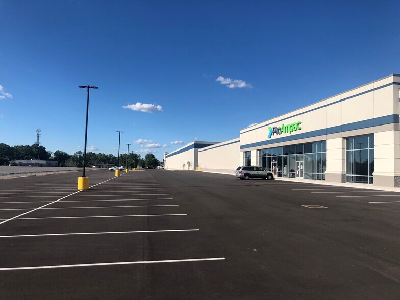 More Photos Of 101 French Rd, Cheektowaga Distribution For Lease