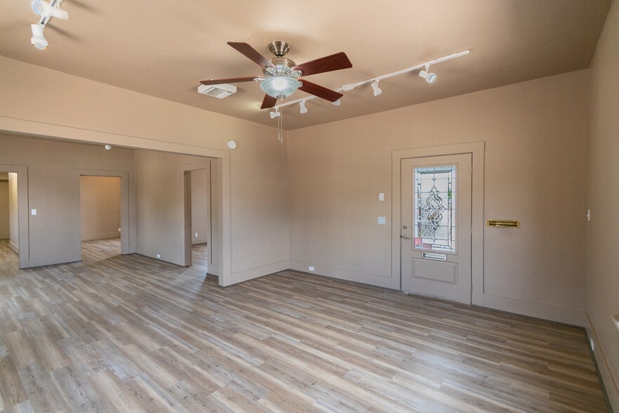 More Photos Of 310 E Oak St, Kingman Office For Sale