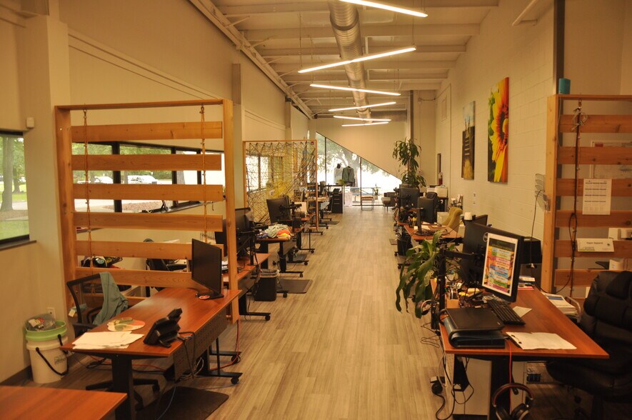 More Photos Of 917 Commerce Cir, Hanahan Warehouse For Sale