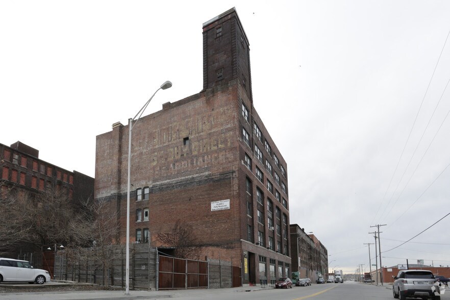 More Photos Of 1427 W 9th St, Kansas City Office For Lease