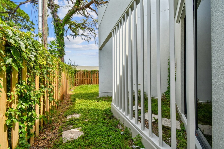 More Photos Of 6711 38th Ave N, Saint Petersburg Medical For Lease