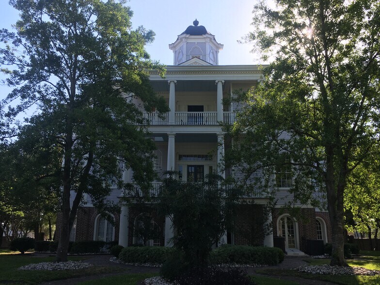 More Photos Of 635 E Bay St, Charleston Office Residential For Lease