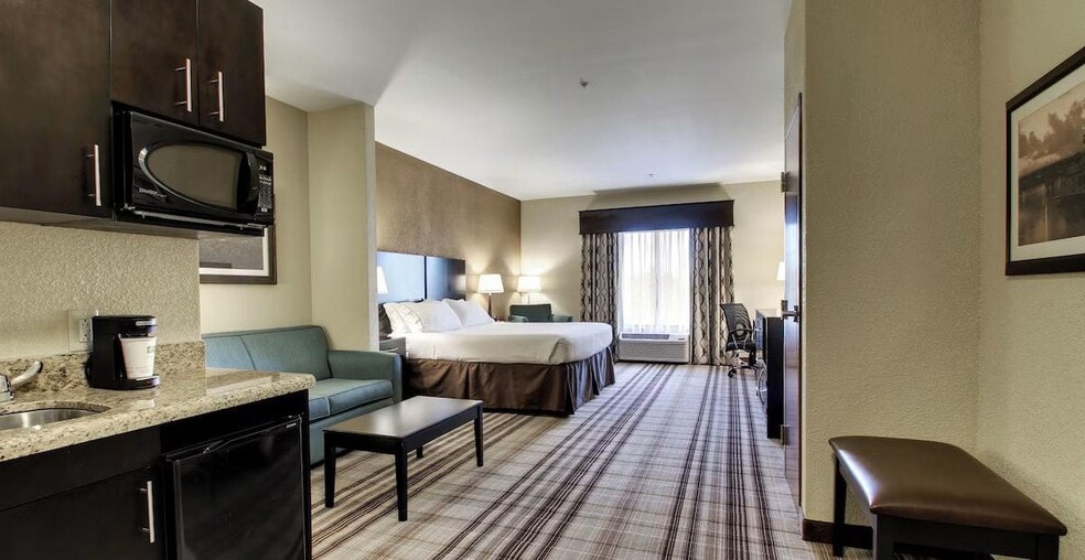 More Photos Of 639 S Canal St, Natchez Hotel For Sale