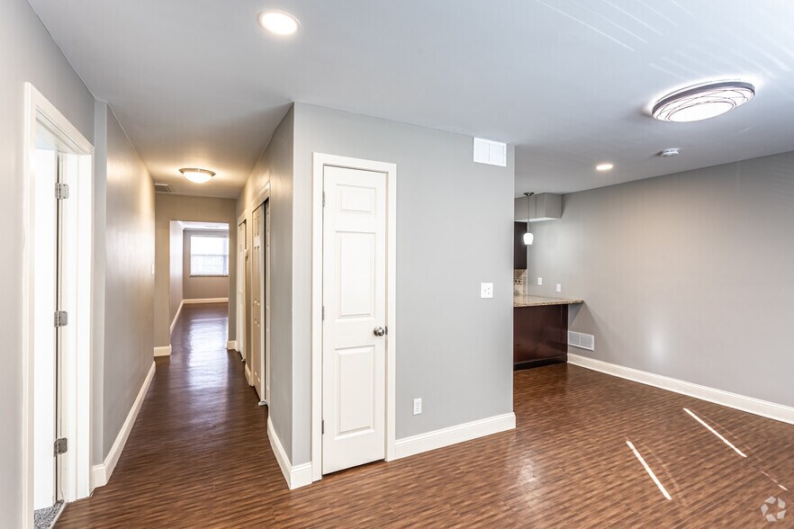 More Photos Of 4339 Roanoke Pkwy, Kansas City Apartments For Sale