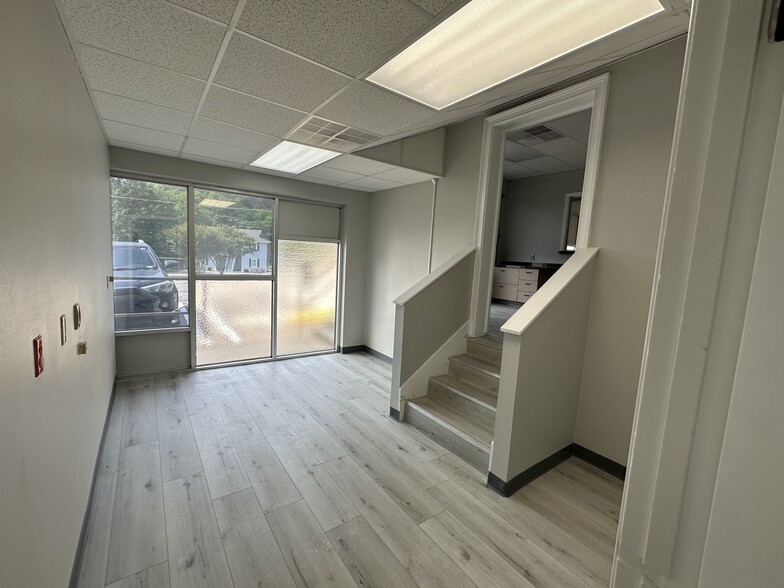 More Photos Of 1401 Applewood Dr, Dalton Medical For Lease