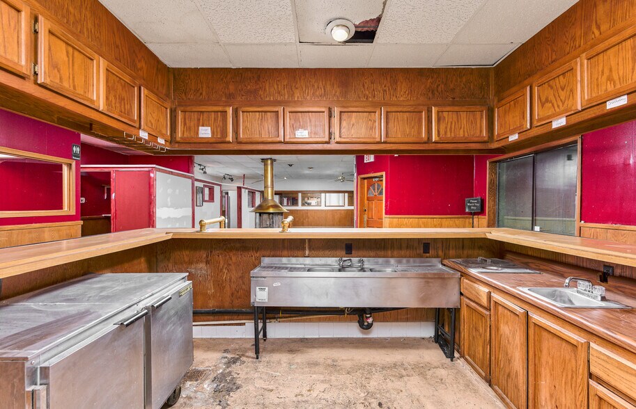 More Photos Of 6022 Pony Express Trl, Pollock Pines Freestanding For Sale