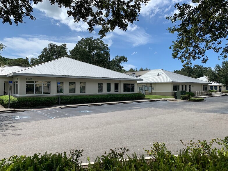 More Photos Of 5935 Webb Rd, Tampa Medical For Lease