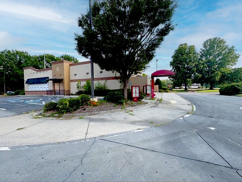 More Photos Of 3350 E Franklin Blvd, Gastonia Fast Food For Lease