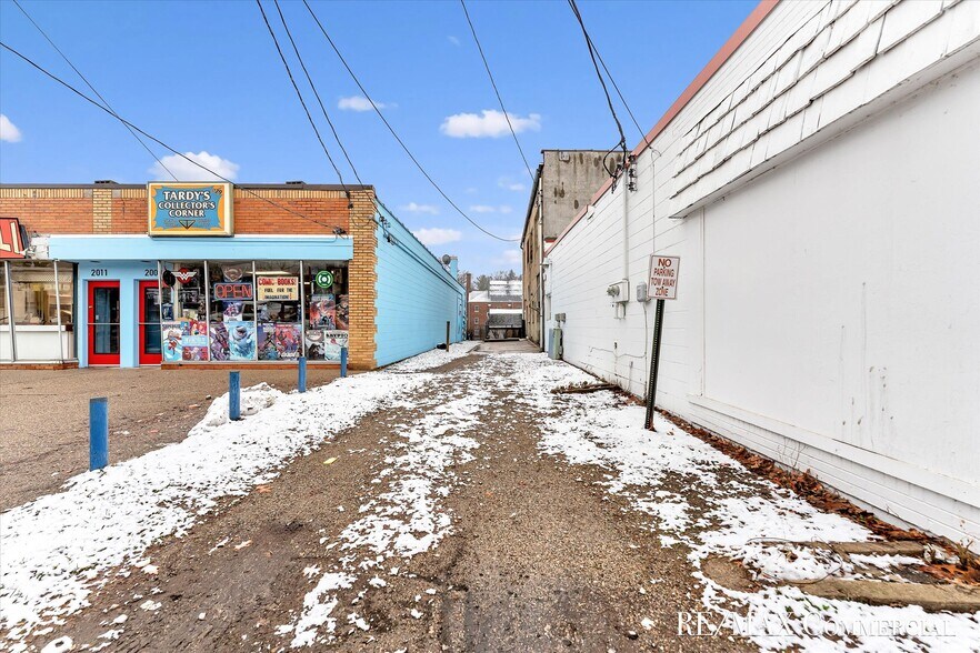 More Photos Of 758 Burton St SE, Grand Rapids Office For Sale