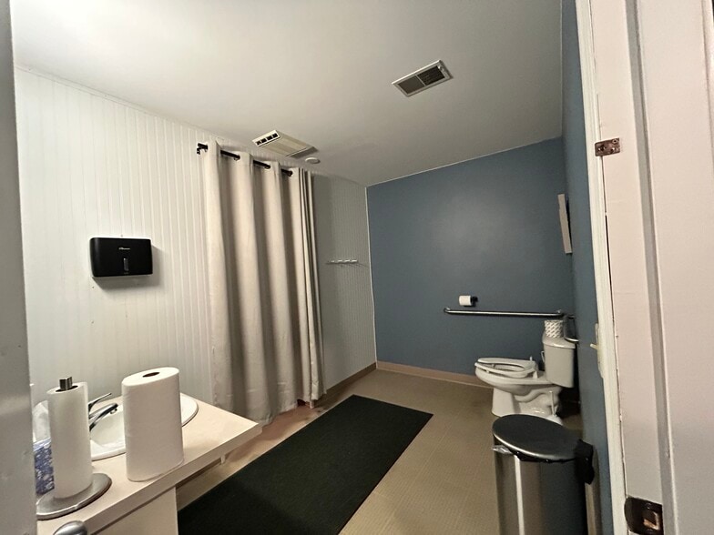 More Photos Of 3234 S Westnedge Ave, Kalamazoo Medical For Sale