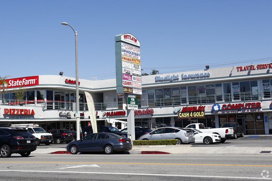 More Photos Of 19307-19327 Ventura Blvd, Tarzana Storefront Retail Office For Lease