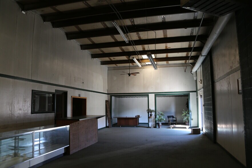 More Photos Of 2190 Cherokee Rd, Alexander City General Retail For Sale