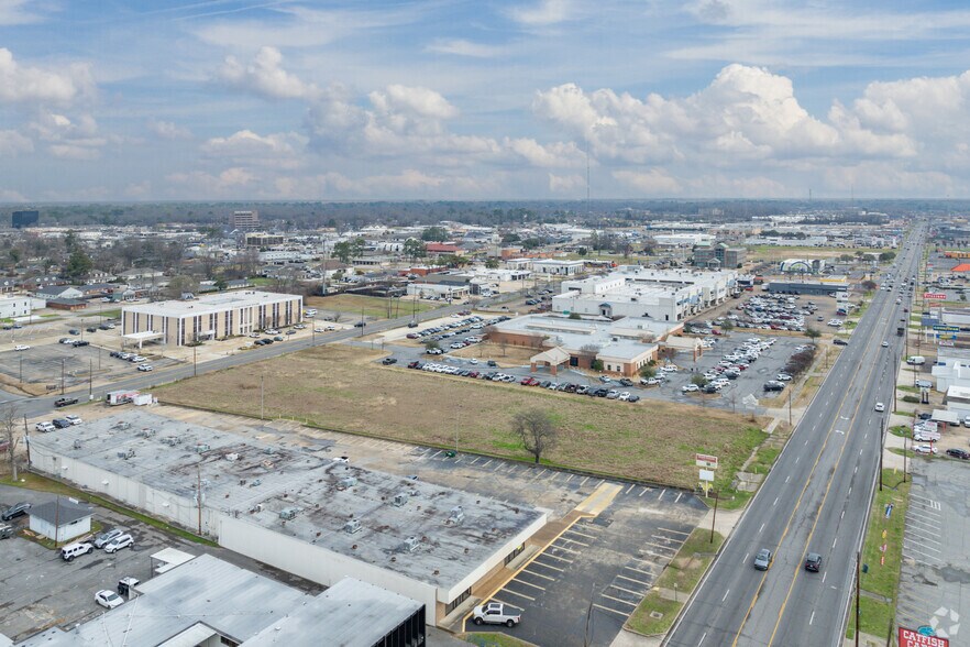 More Photos Of 1355 Louisville Ave, Monroe Office For Sale